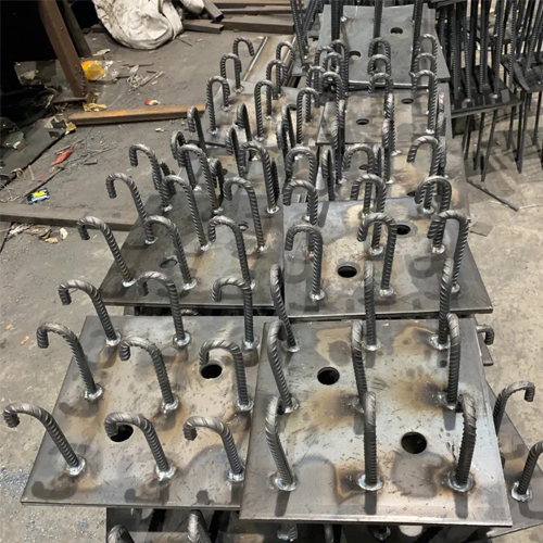 图纸中如何确定自贡预埋件的位置？